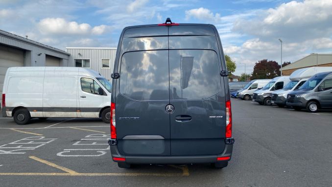 Mercedes-Benz Sprinter 315Cdi L2 Diesel Rwd 3.5t H2 Select Van - Image 9